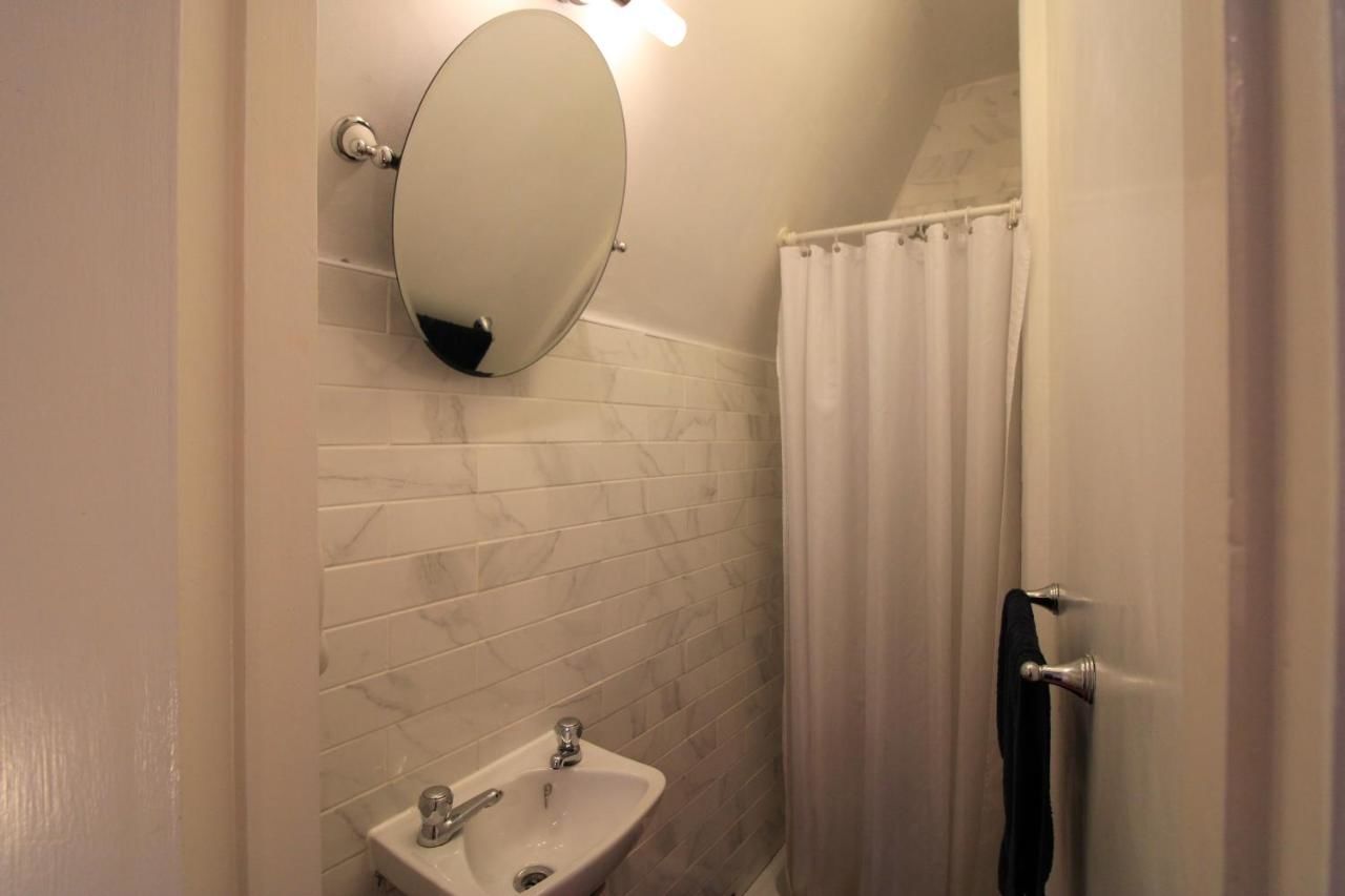Хостелы Snoozles Quay Street Tourist Hostel Голуэй